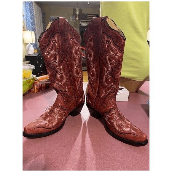 Corral Red Crimson distressed snip toe boots - Picture 2 of 7